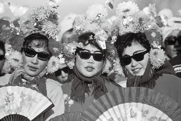 1982年，黑龙江省，庆祝春节的农村妇女。1